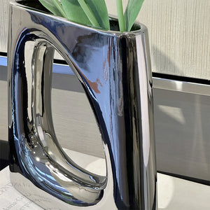 ベースオブジェ/おしゃれなインテリア飾りになるメタリックシルバーの花瓶M