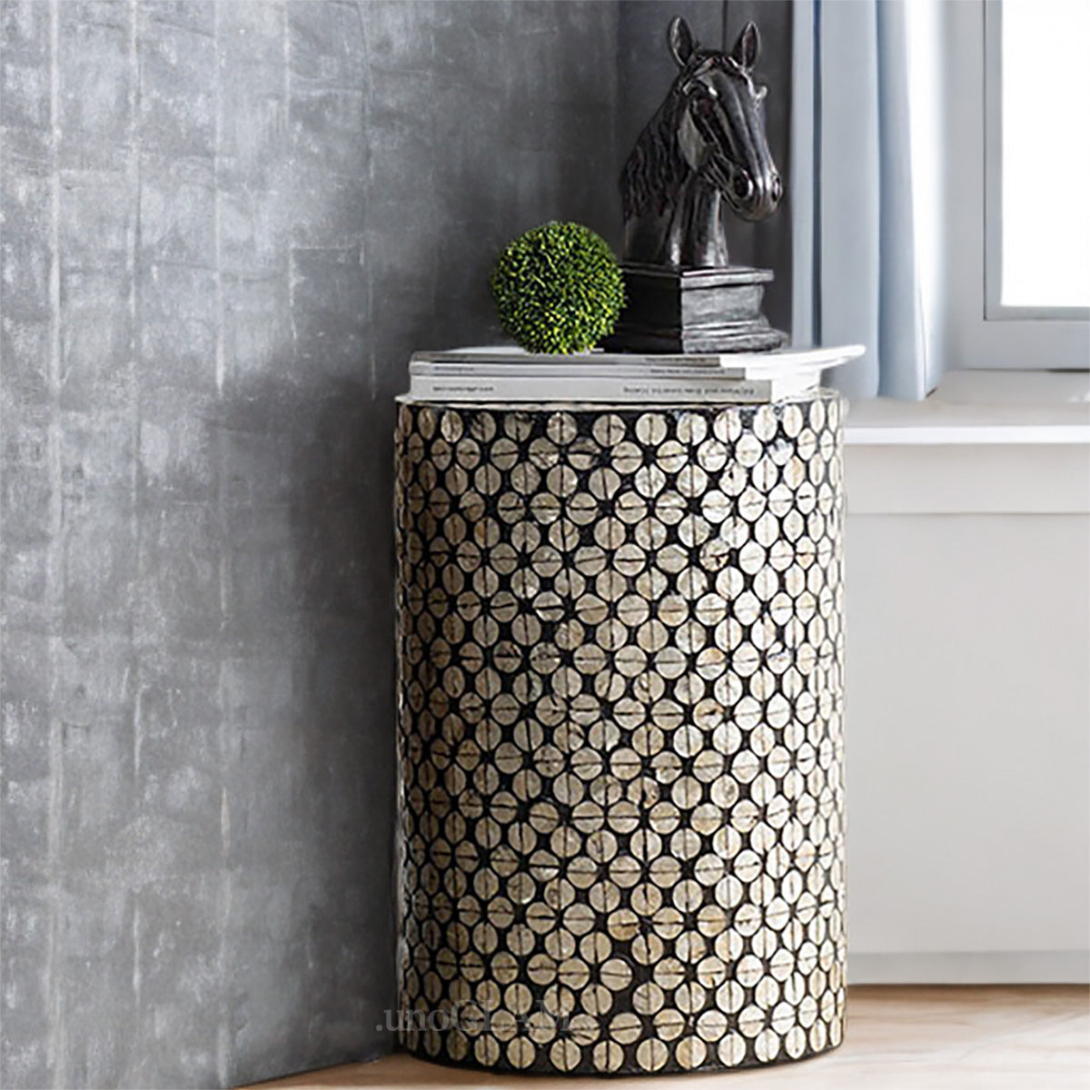 スツール / サイドテーブルや花台にも ブラックのおしゃれなシェルスツール