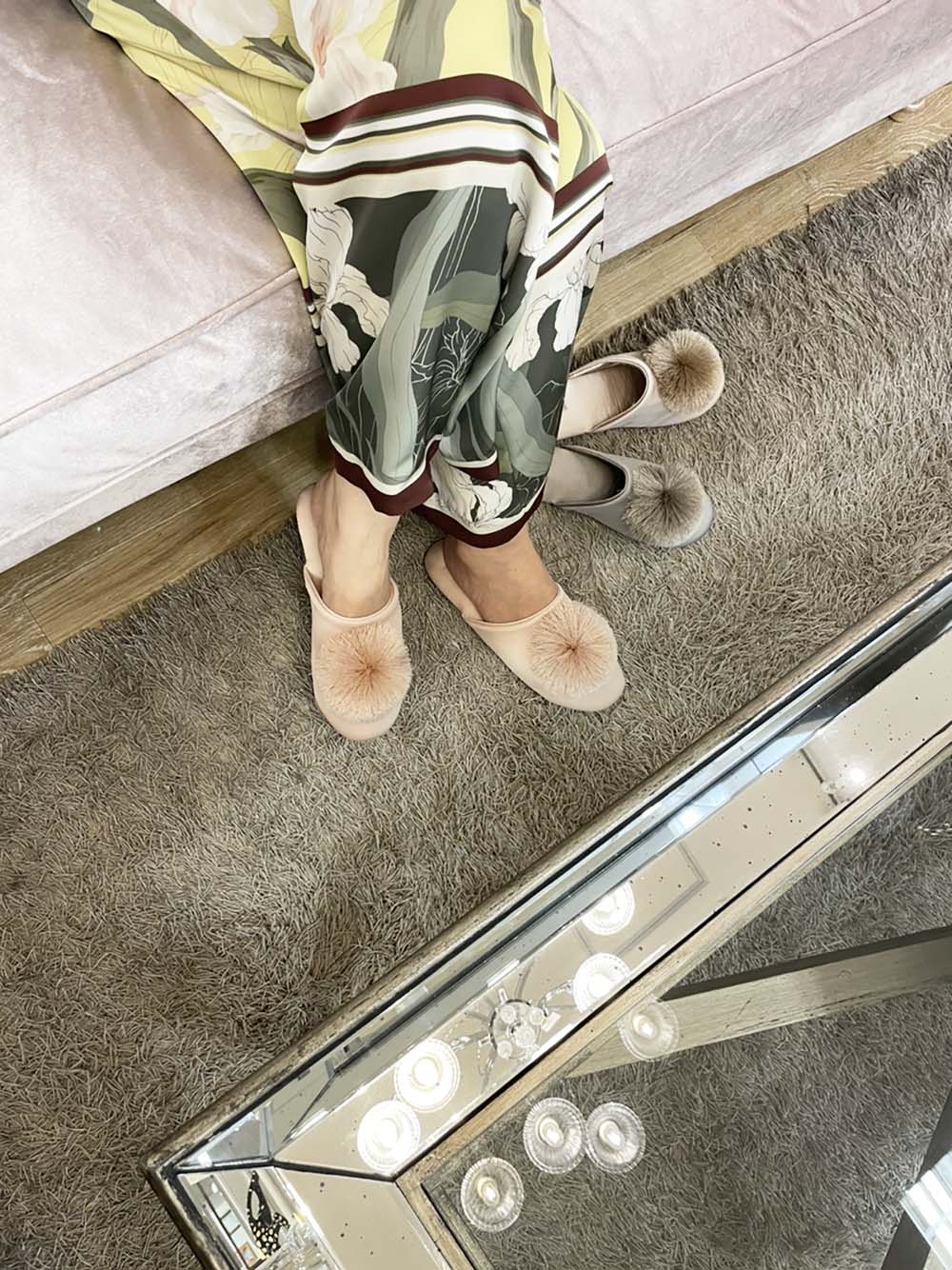 BONBONスリッパ(ベージュ)ポンポン飾りとくすみカラーのおしゃれスリッパ