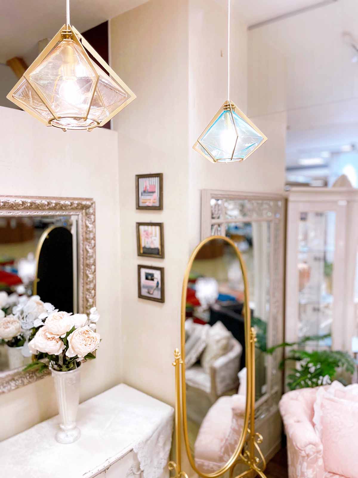 お部屋のアクセントになるジュエリーのようなペンダントランプ1灯(ピンク色)LED対応