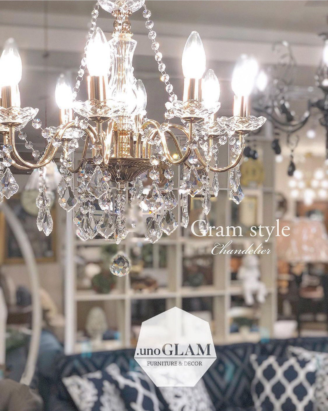 シャンデリア8灯ゴールド/ 軸の部分までガラスに包まれた透明感のある