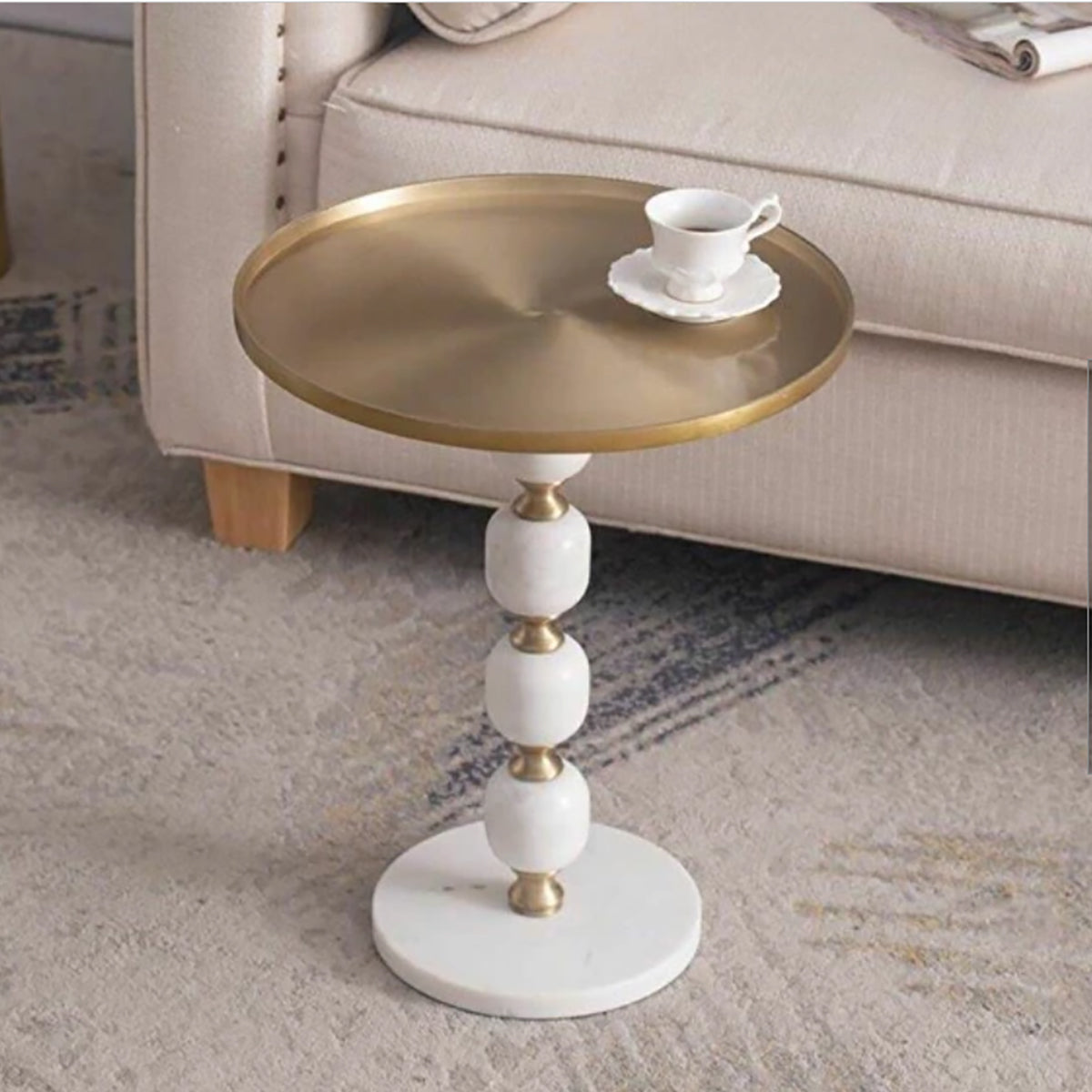 クラシックスタイルの大理石サイドテーブル