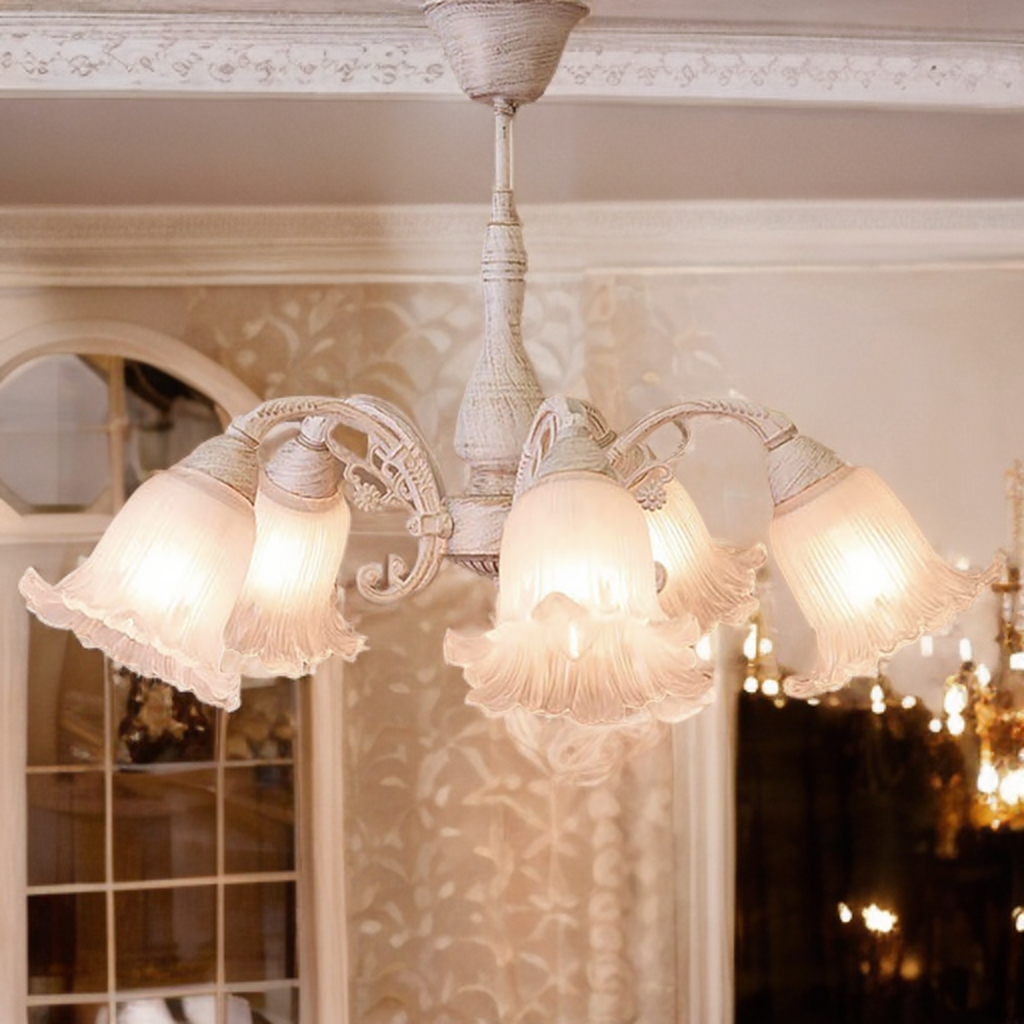 おしゃれでクラシカルなシーリングシャンデリア5灯 / ガラスシェード × アイアンフレーム（アンティークホワイト）