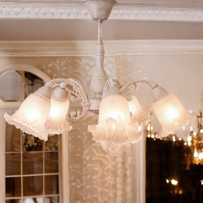 おしゃれでクラシカルなシーリングシャンデリア5灯 / ガラスシェード × アイアンフレーム（アンティークホワイト）