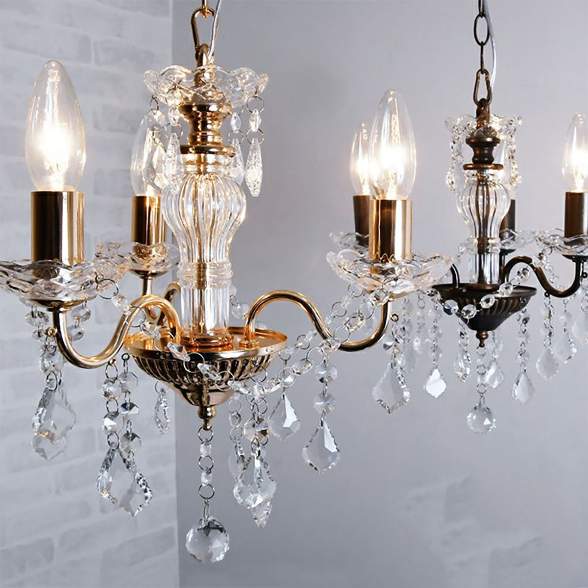 ゴールドシャンデリア（クリアガラス）/ 小ぶりな３灯サイズ・低天井用カップ