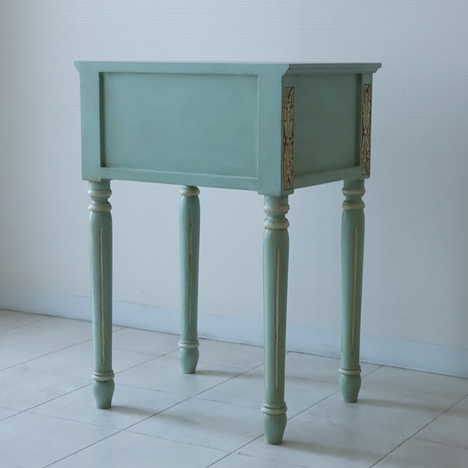 淡いブルーのクラシックサイドテーブル｜コンパクトで華やかな収納家具