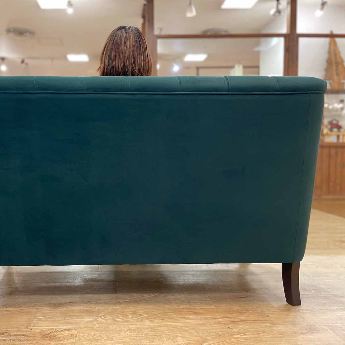 コンパクトな2人掛けソファ（ベルベット調 グリーン）/ 座面低めのハイバックソファ