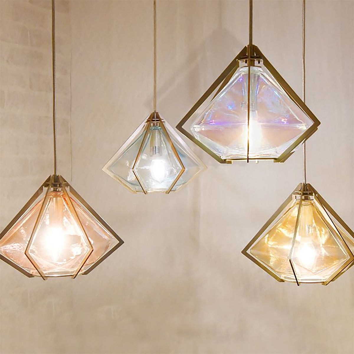お部屋のアクセントになるジュエリーのようなペンダントランプ1灯（アンバー色）LED対応