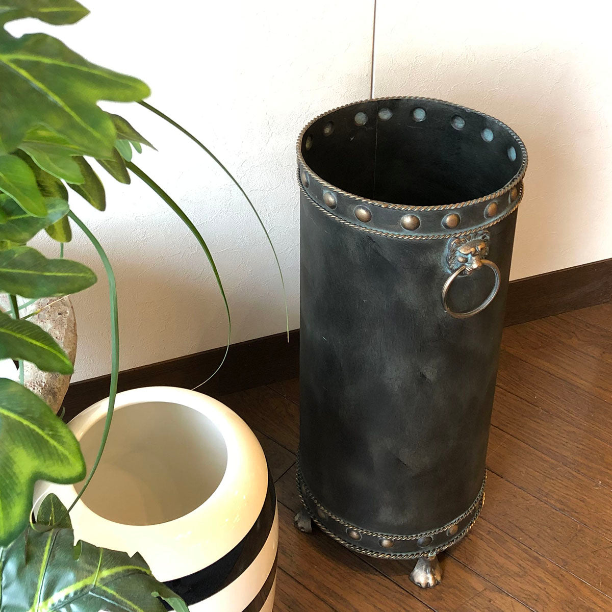 ホテルライクでかっこいい！ライオン傘立て