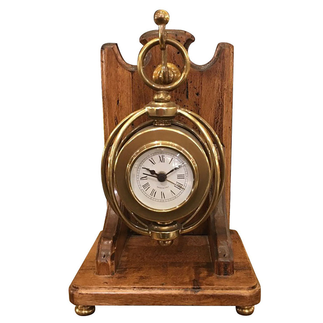 イタリア Capanni（カパーニ）社製、おしゃれなデザインが目をひく古木と真鍮の置時計